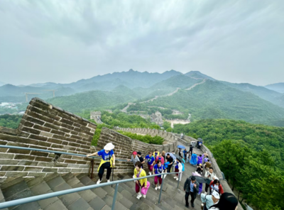 端午首日八達(dá)嶺再現(xiàn)“水墨丹青”奇景，園區(qū)多措并舉保障游客體驗